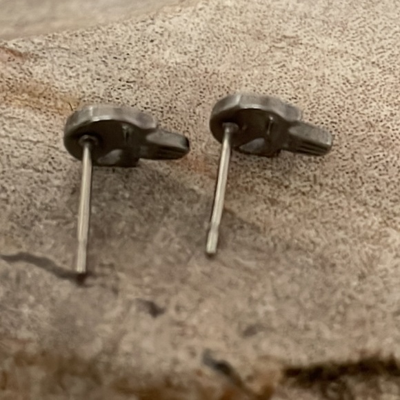 Criminal Skull Stud Earrings - Picture 6 of 10